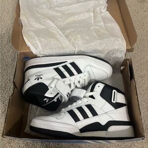 Adidas Forum Mid Sneakers (Men’s 7, Women’s 8.5)